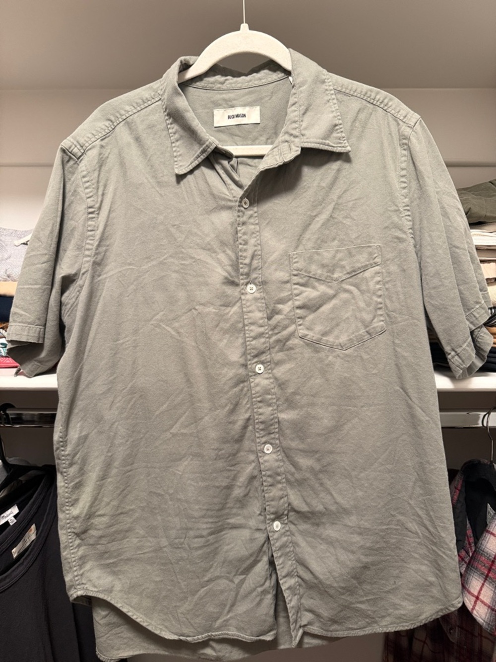 Buck Mason Men's Short-Sleeve Button-Down Shirt in Olive Gree